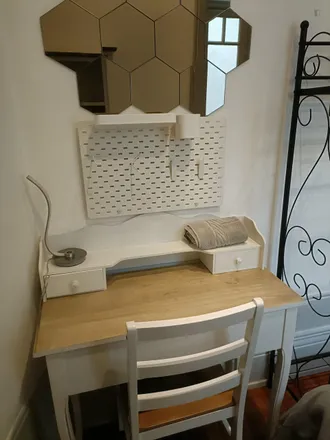Rent this 3 bed room on Rua de Santo Ildefonso in 4000-465 Porto, Portugal
