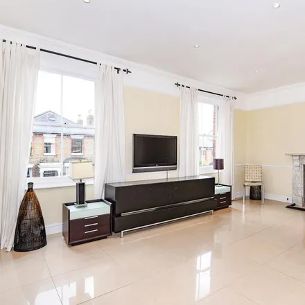 Rent this 3 bed apartment on 88 Church Road in London, TW10 6LW