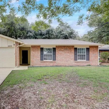 Buy this 3 bed house on 5588 Heathercrest Drive in Arlington, TX 76018