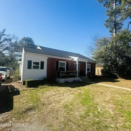 Buy this 3 bed house on 810 West Queen Street in Edenton, NC 27932