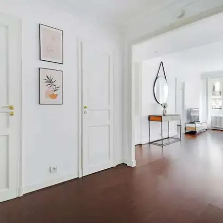Image 7 - 22 Rue Greuze, 75116 Paris, France - Apartment for rent