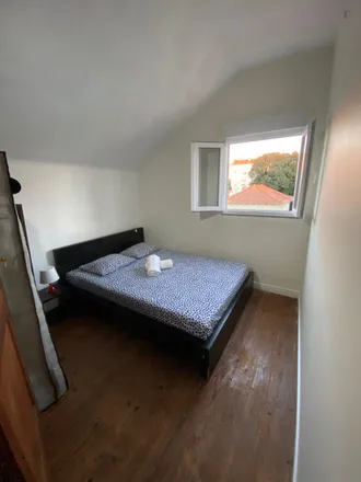 Rent this 7 bed room on Rua do Cónego Ferreira Pinto in 4050-446 Porto, Portugal