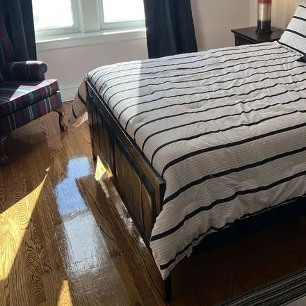 Rent this 4 bed apartment on Chicago