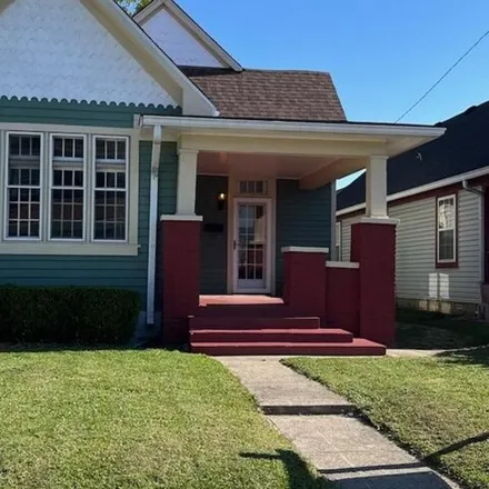 Buy this 3 bed house on 831 North California Street in Indianapolis, IN 46202