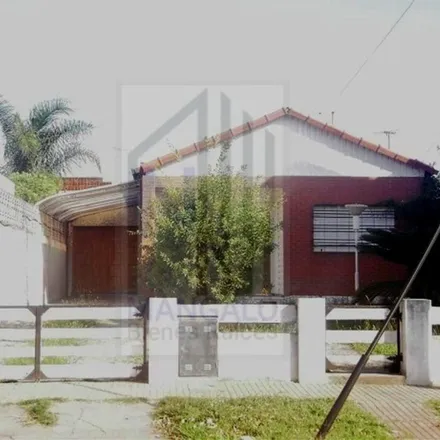 Buy this 2 bed house on Doctor Fernando Pozzo 1201 in Bernal Oeste, 1876 Bernal