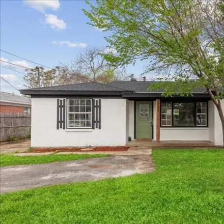 Buy this 4 bed house on 137 Merritt Street in Fort Worth, TX 76114