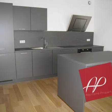 Rent this 3 bed apartment on 10 Rue de Nantes in 33300 Bordeaux, France