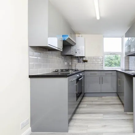 Image 3 - Stamford Hill, London, N16 7HF, United Kingdom - Apartment for rent