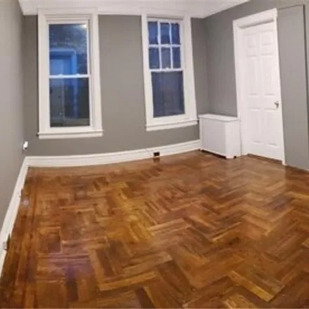 Rent this 3 bed house on 642 Rosedale Avenue in New York, NY 10473
