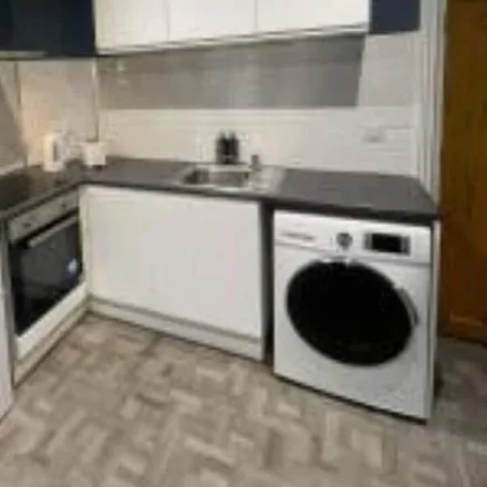Image 2 - Sandwell, B65 0BP, United Kingdom - Apartment for rent