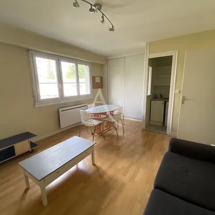 Rent this 3 bed apartment on 2 Boulevard du Roi René in 49100 Angers, France