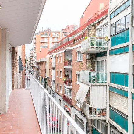 Image 5 - Farmàcia Codina Vàzquez, M. Victòria, Carrer de Bisbe Sivilla, 40, 08022 Barcelona, Spain - Apartment for rent