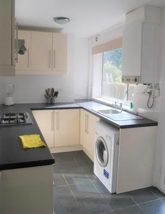 Rent this 5 bed townhouse on 1036 Pershore Road in Stirchley, B29 7PX