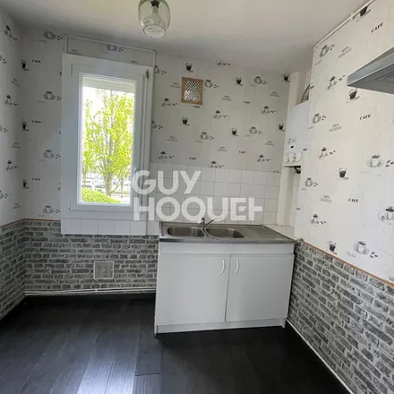 Rent this 3 bed apartment on 40 Rue Sérurier in 02000 Laon, France