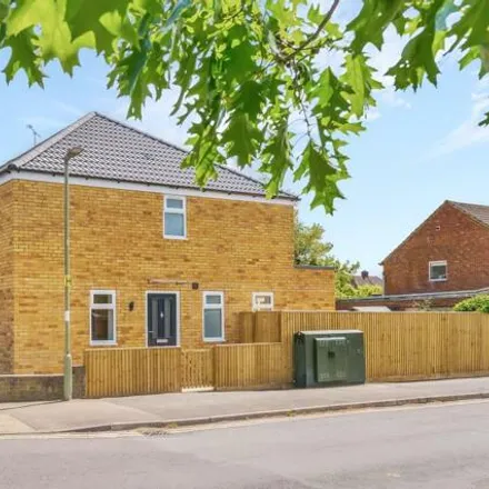 Buy this 2 bed house on 7 Broadway in Kidlington, OX5 1DD