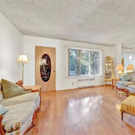 Image 3 - 215 Dahlgren Place, New York, NY 11209, USA - Townhouse for sale