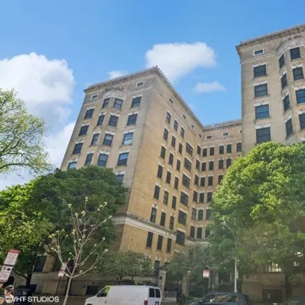 Buy this 1 bed condo on 550-568 West Surf Street in Chicago, IL 60657