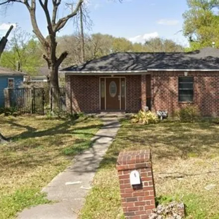 Buy this 3 bed house on Cascade Avenue in Pasadena, TX 77502