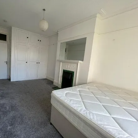 Image 3 - West Lodge Avenue, London, W3 9SH, United Kingdom - Room for rent