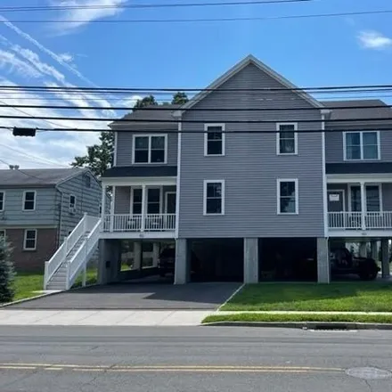 Rent this 4 bed townhouse on 812 Reef Road in Fairfield, CT 06824