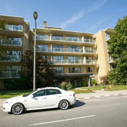 Rent this 3 bed apartment on 276 St. Clair Avenue West in Old Toronto, ON M4V 1R8