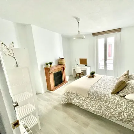 Rent this 6 bed room on Madrid in Dia & Go, Plaza Segovia Nueva