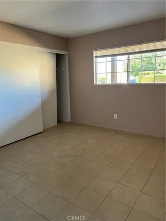 Image 2 - 10737 Kiowa Road, Apple Valley, CA 92308, USA - Apartment for rent