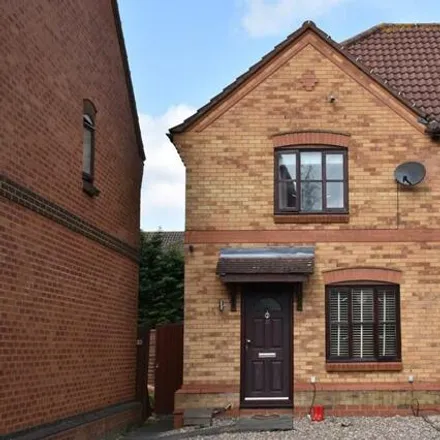 Rent this 2 bed house on Muirfield in Luton, LU2 7SB