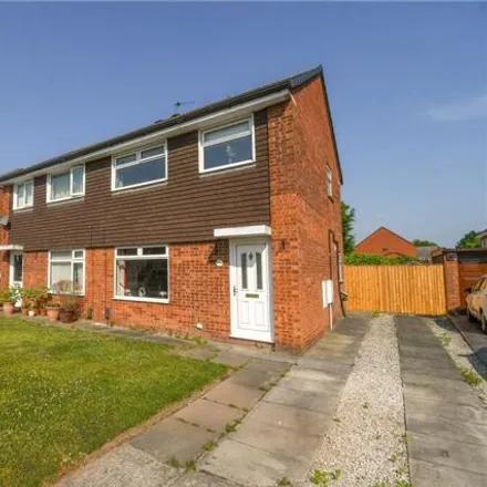 Buy this 3 bed duplex on Larchdale Close in Ellesmere Port, CH66 2UH
