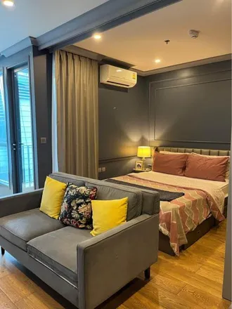 Rent this 1 bed apartment on Q Chid Lom - Phetchaburi  Bangkok 10400
