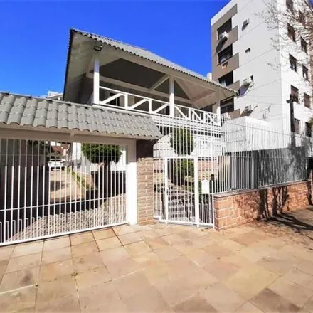 Rent this 4 bed house on Avenida Soledade 186 in Petrópolis, Porto Alegre - RS