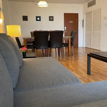 Rent this 2 bed apartment on Hollywood
