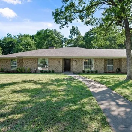 Buy this 3 bed house on 2851 Hillcrest Drive in Corsicana, TX 75110