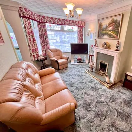 Image 3 - Penshurst Avenue, London, DA15 9EY, United Kingdom - Townhouse for sale