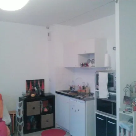 Image 1 - 11 Place Saint-Pierre, 44470 Carquefou, France - Apartment for rent