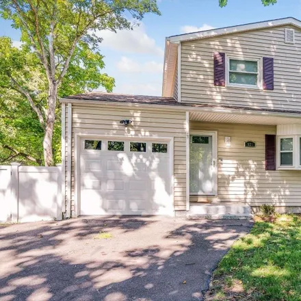 Buy this 3 bed house on 925 Baeck Street in Ronkonkoma, Suffolk County
