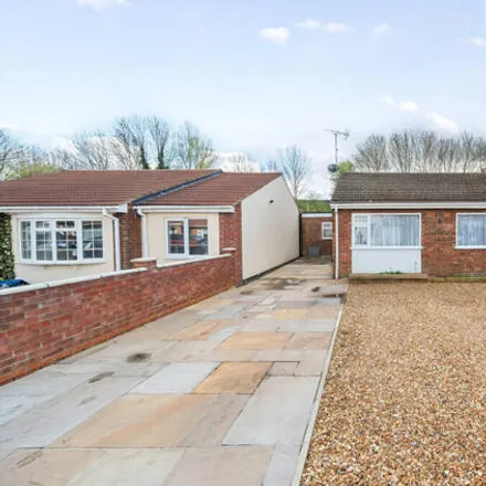 Buy this 3 bed house on Orchard Close in Houghton Regis, LU5 5DG
