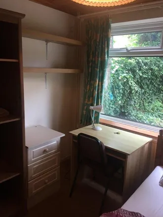 Image 6 - 8 Green Dell, Tyler Hill, CT2 7BU, United Kingdom - Room for rent