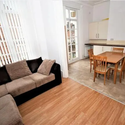 Image 3 - Portland Place West, Royal Leamington Spa, CV32 5EU, United Kingdom - Room for rent