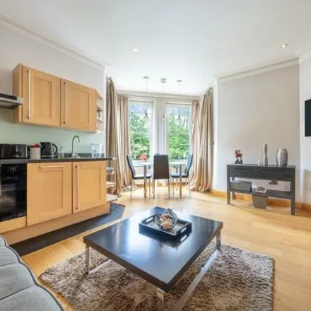 Image 5 - Essendine Mansions, Camden, Great London, W9 - Apartment for sale