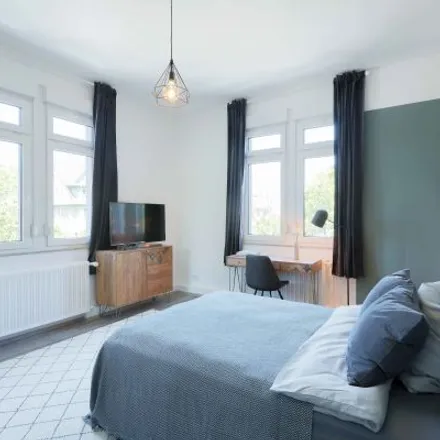 Rent this 6 bed room on Saalburgallee 2 in 60385 Frankfurt, Germany