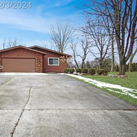 Rent this 4 bed house on 2747 Acorn Road in Bloomfield Township, MI 48302