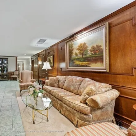 Image 3 - College of DuPage, 425 Fawell Boulevard, Glen Ellyn, IL 60137, USA - Condo for sale