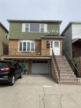 Rent this 6 bed apartment on 33 East 51st Street in Bayonne, NJ 07002