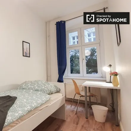 Rent this 3 bed room on Bornholmer Grundschule in Esplanade, 13187 Berlin