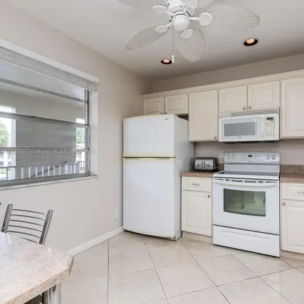 Image 4 - 3041 Holiday Springs Boulevard, Coral Springs, FL 33063, USA - Condo for sale