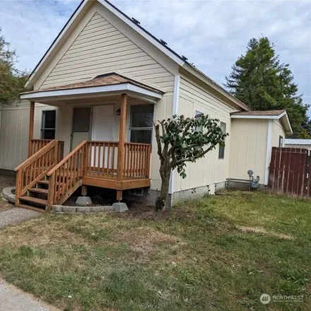 Buy this 2 bed house on 415 E Main St in Centralia, Washington