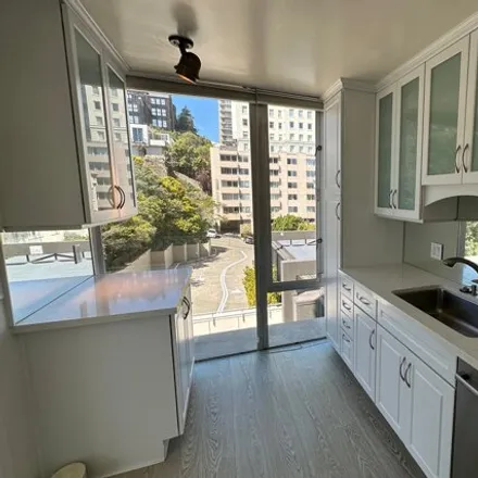 Image 8 - Royal Towers, Green Street, San Francisco, CA 94133, USA - Apartment for rent