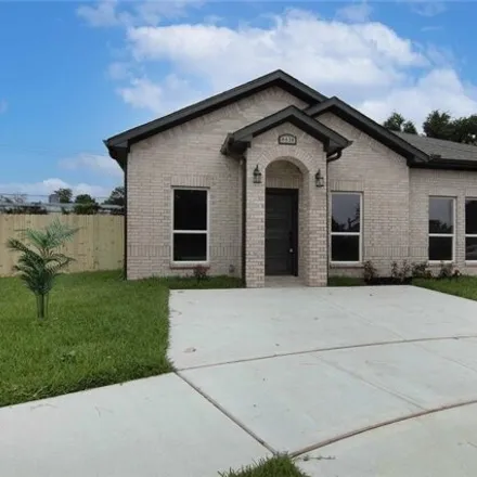 Image 2 - 8638 Valley Gold Ct, Houston, Texas, 77078 - House for sale