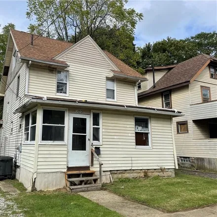Buy this 4 bed house on 923 Bloomfield Avenue in Akron, OH 44302